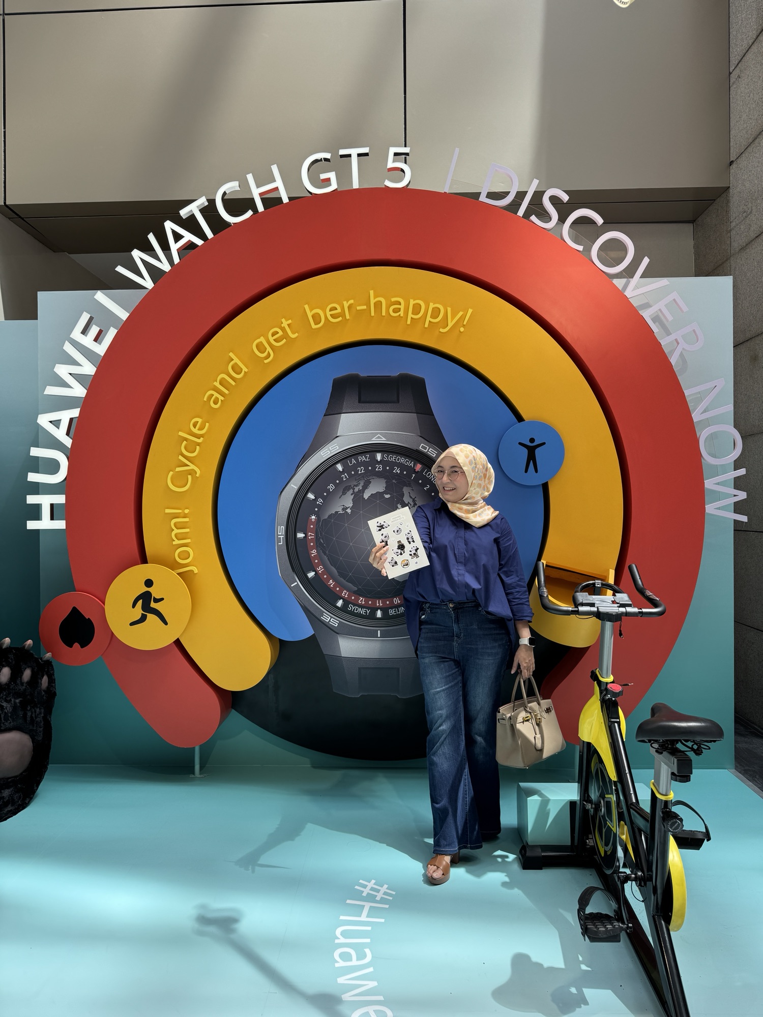 Capture the Fun with Huawei’s Life-Sized Panda and Win Big!
