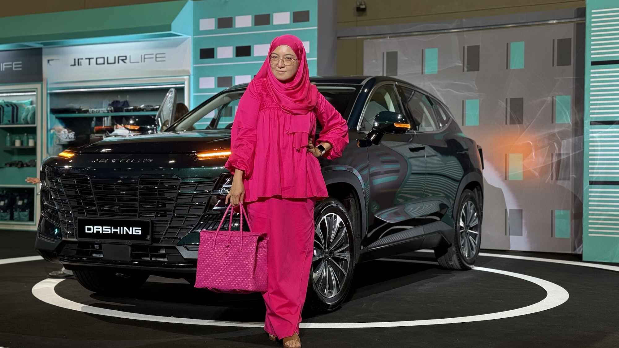 JETOUR Dashing: The SUV That Outshone My Shocking Pink OOTD